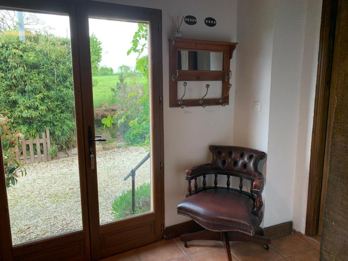 Le Bas Chesnay Chambres D'Hotes Domfront En Poiraie Exterior foto